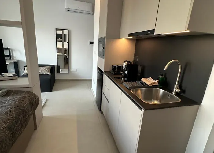 Nesseus Lux - Near Unic & Euc * Agios Dhometios