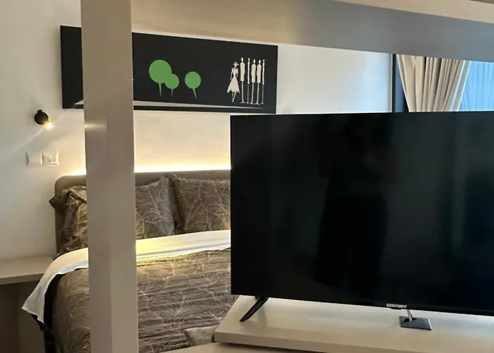 Nesseus Lux - Near Unic & Euc