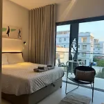 Nesseus Lux - Near Unic&euc