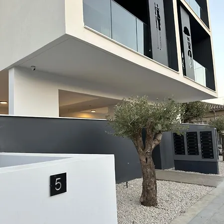 Nesseus Lux - Near Unic & Euc Apartamento Agios Dhometios