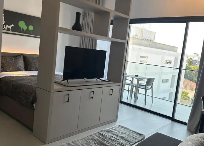 Nesseus Lux - Near Unic & Euc