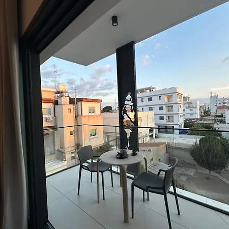 Nesseus Lux - Near Unic & Euc דירה